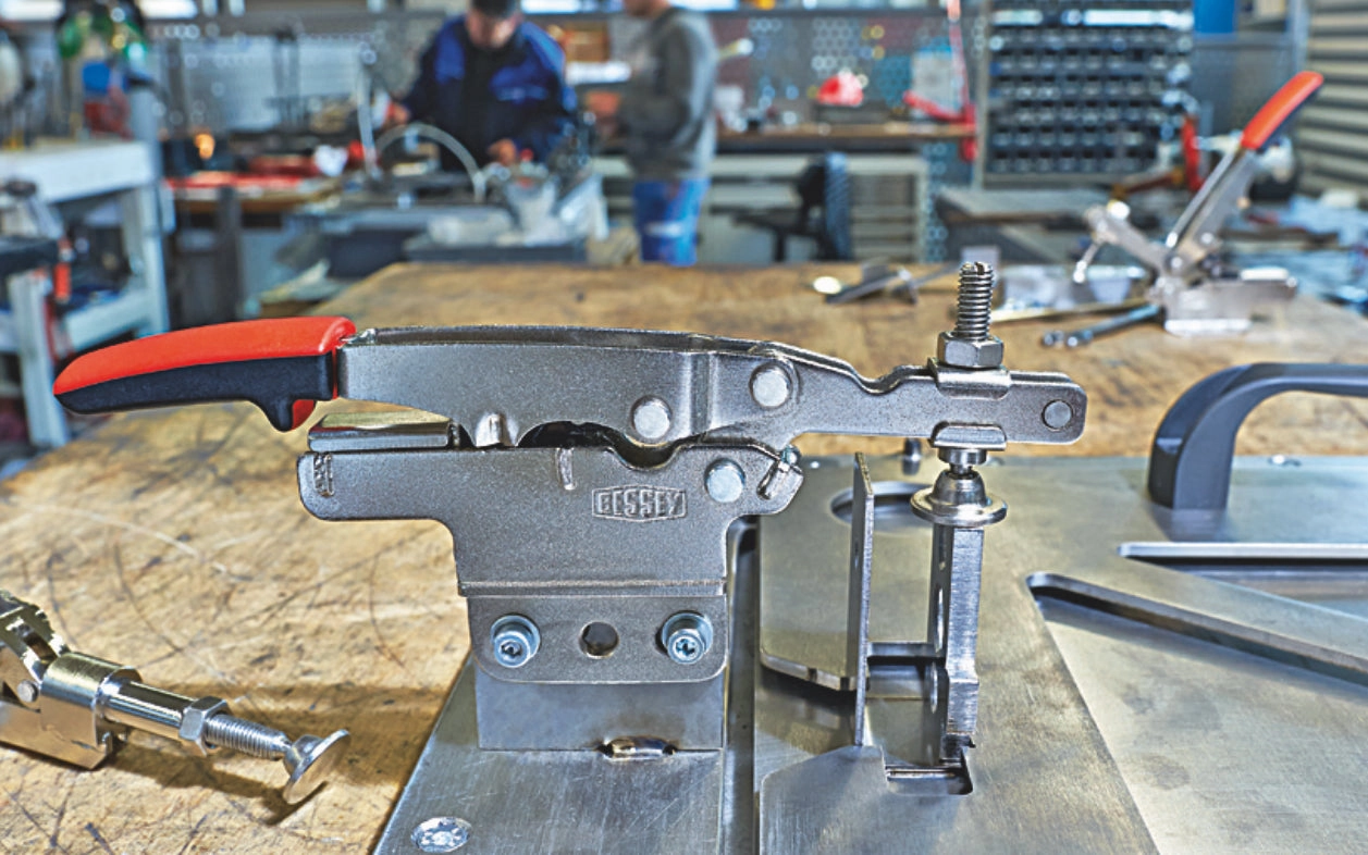 Bessey Auto-Adjust Horizontal Toggle Clamp - Vertical Base ~ STC-HV20