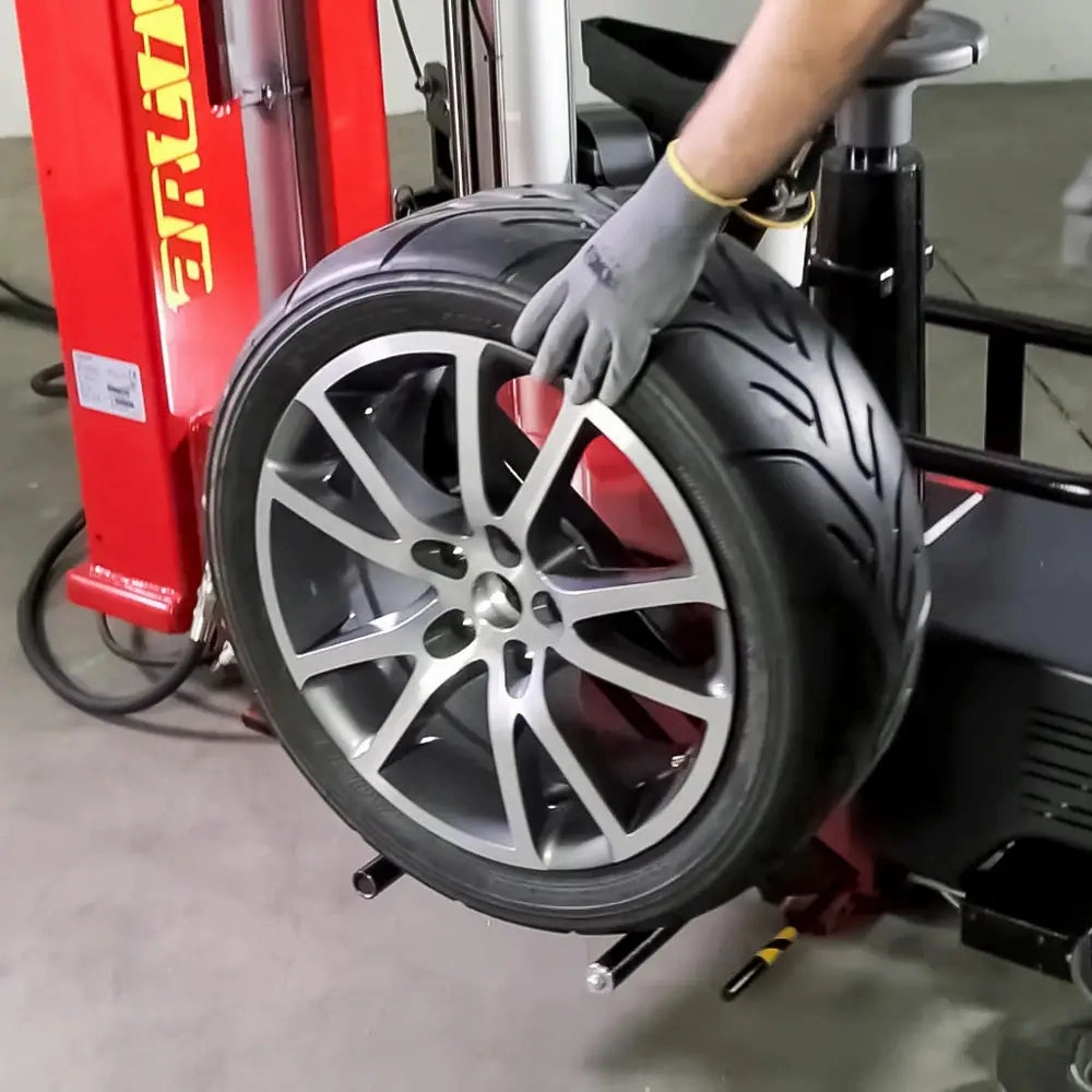 Corghi AM5000 Touchless Tire Changer w/ BPT Helper Arm