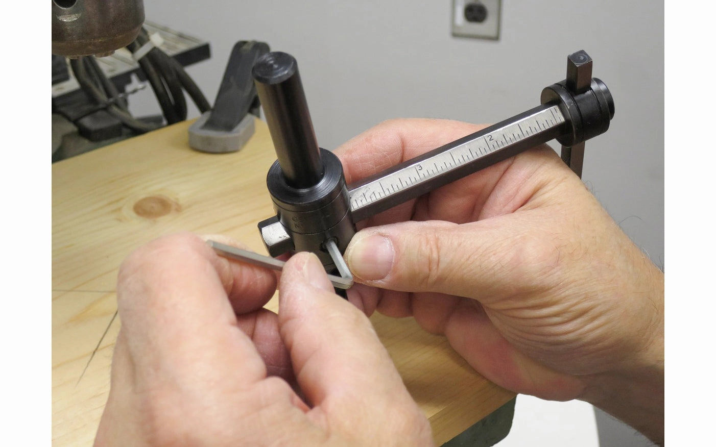 Heavy Duty Adjustable Circle Cutter ~ Cuts 1-3/4" to 8" Diameter Hole
