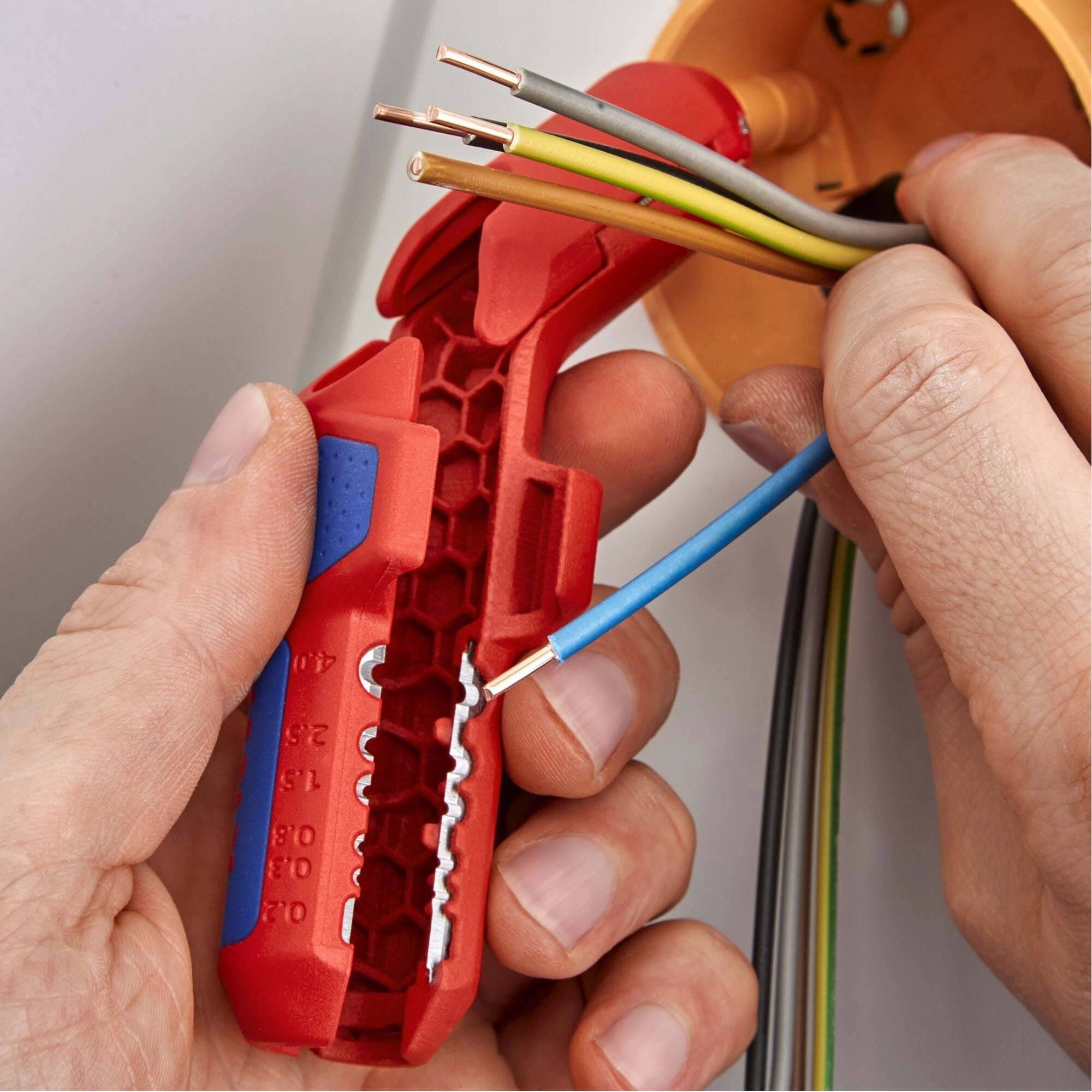 Knipex 16 95 01 SB 5 1/4" KNIPEX ErgoStrip Universal Dismantling Tool, Right-Handed